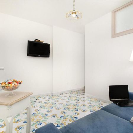 Millie Sorrento Suites エクステリア 写真