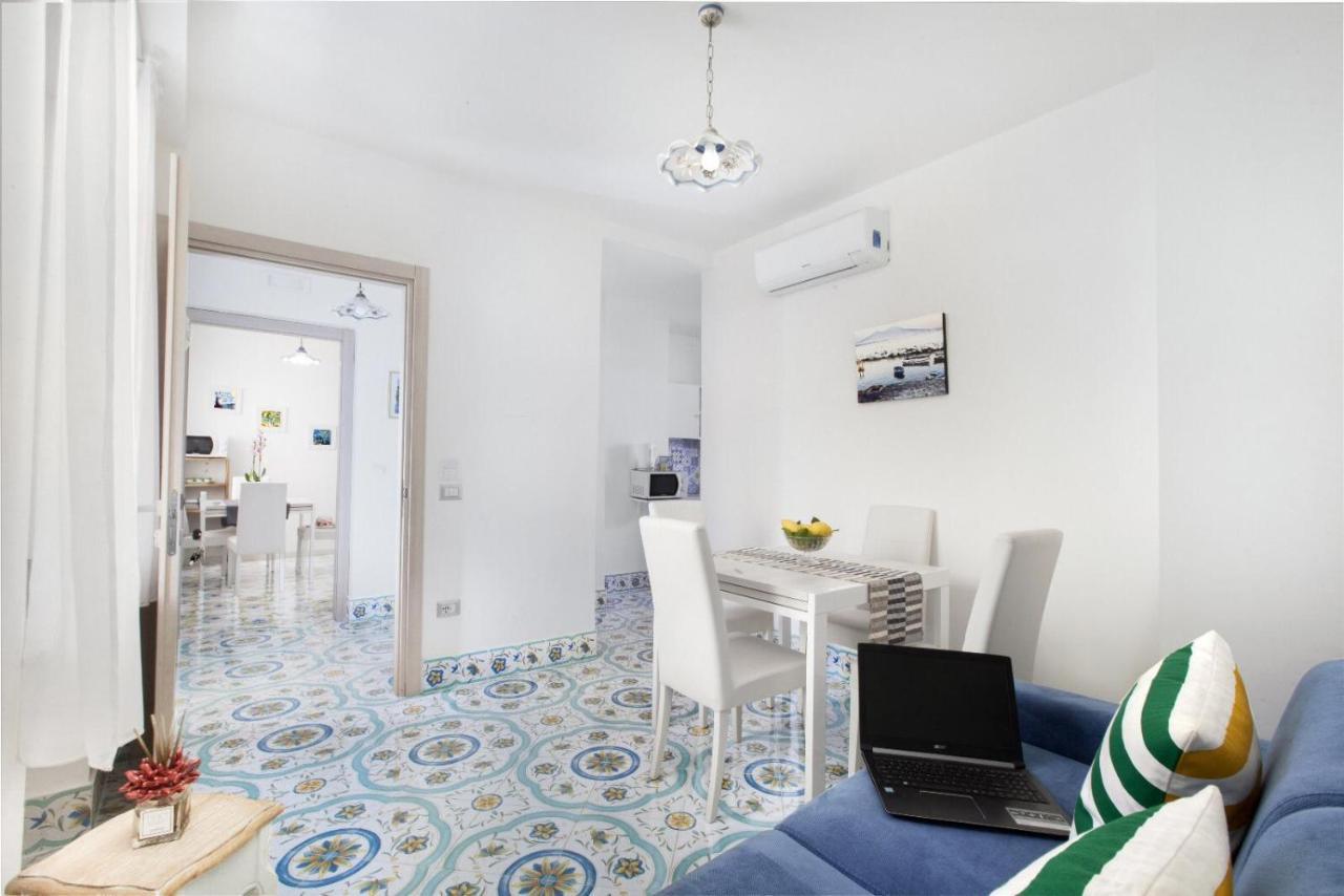 Millie Sorrento Suites エクステリア 写真