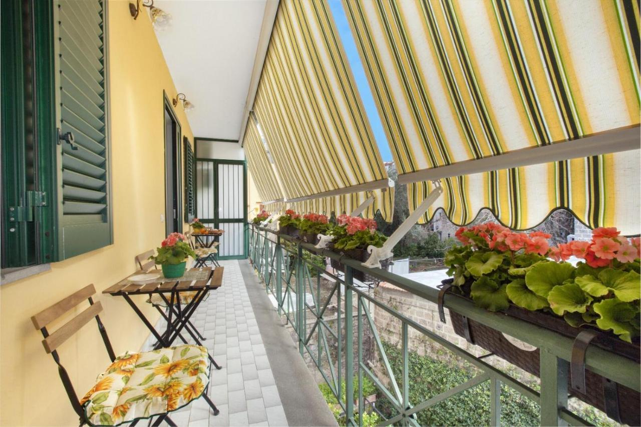 Millie Sorrento Suites エクステリア 写真