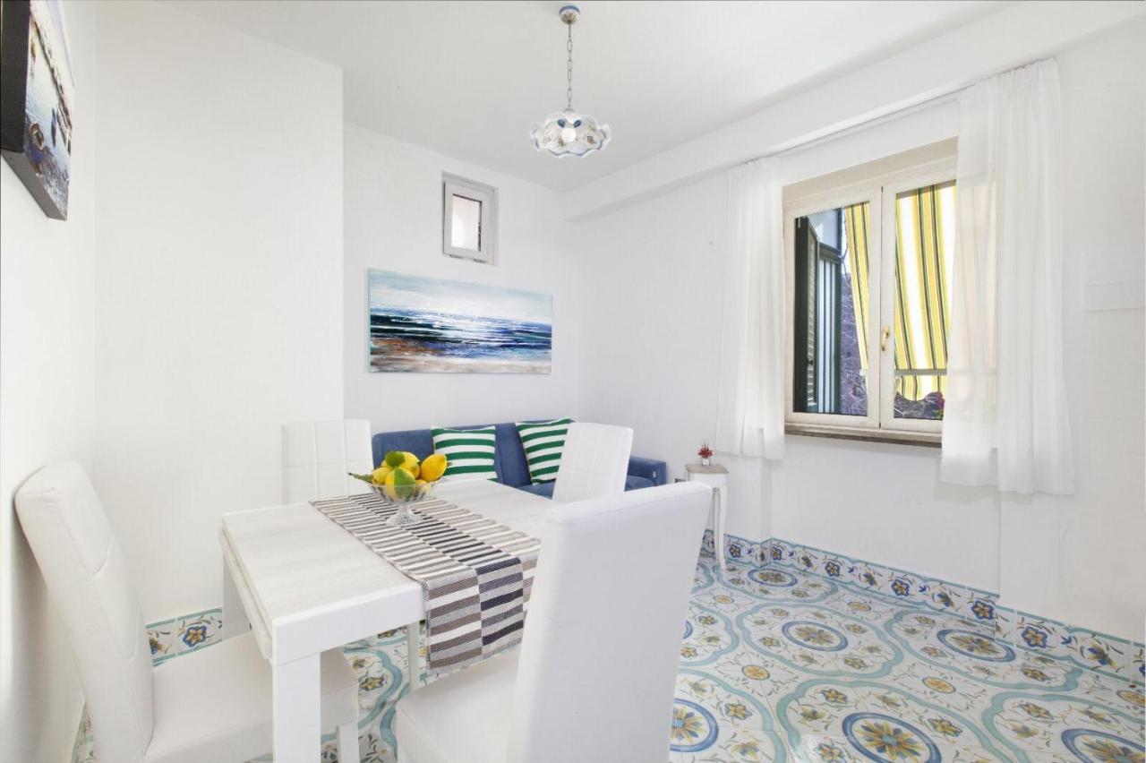 Millie Sorrento Suites エクステリア 写真