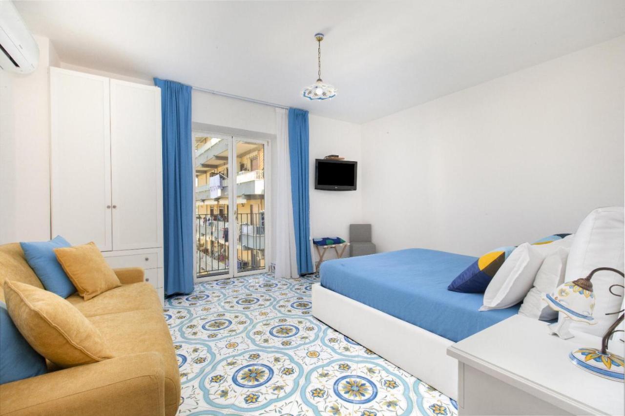 Millie Sorrento Suites エクステリア 写真