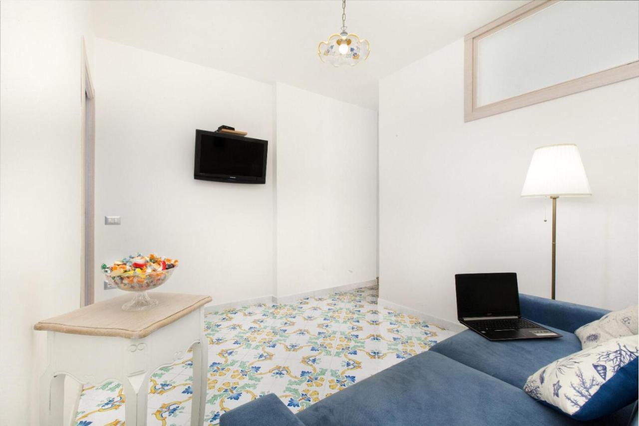 Millie Sorrento Suites エクステリア 写真